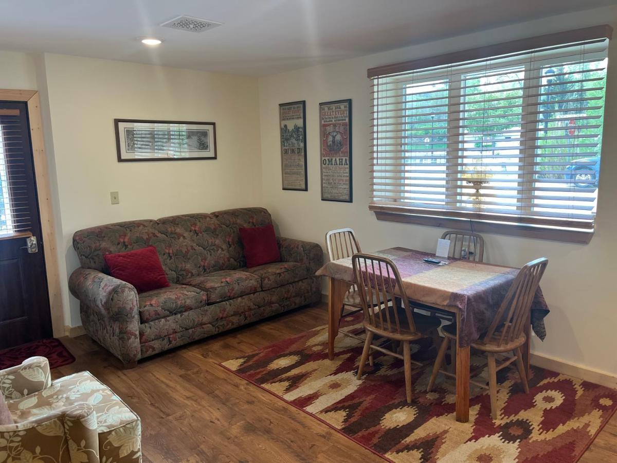 Creekside Downtown Vacation Suites, Only Adults 25 Or Older Buffalo Bagian luar foto